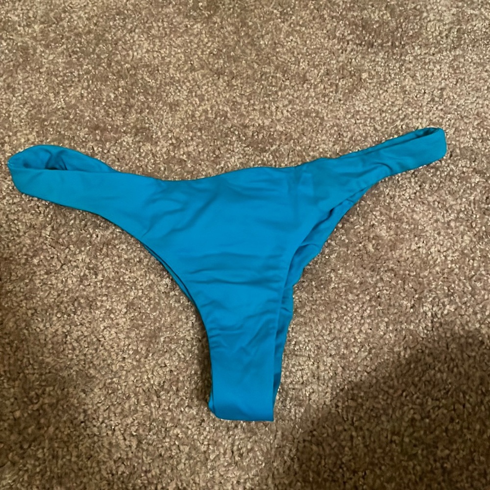 Roxy Thong Bikini Bottom 💙